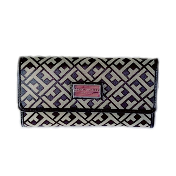 Tommy Hilfiger Handbags - TOMMY HILFIGER Wallet
